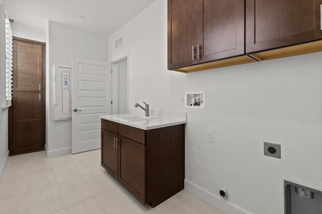 Building Photo - AVAILABLE 08/01/2026 3 YEARS NEW, BUILT BY LENNAR HOMES, 4 BED, 3 BATH, 2 CAR GARAGE
