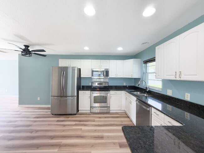 Building Photo - 3 Bed | 2 Bath | 1,200 Sq Ft Single-Family Home  RENT NOW WITH ZERO DEPOSIT on a 12-month lease!
