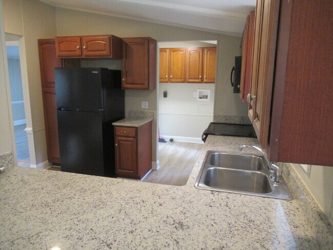 Building Photo - Move-In Ready 3-Bedroom Home in North Lincoln School District!