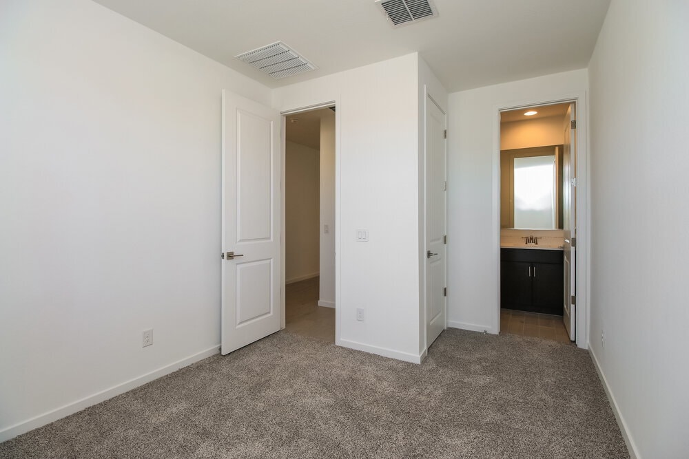 Building Photo - 11008 S 56th Ln