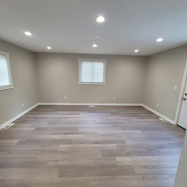 Building Photo - 30816 Grandview Ave