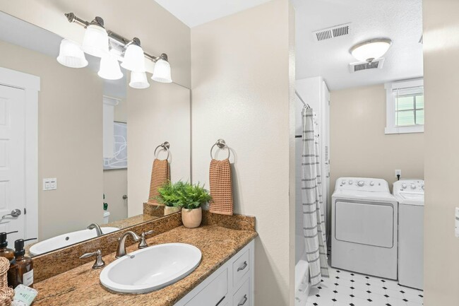 Building Photo - 449 J St