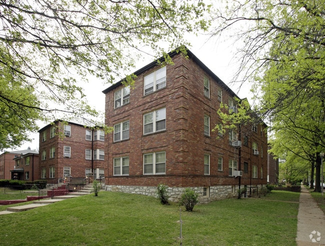 Primary Photo - 7570-7572 Oxford Dr