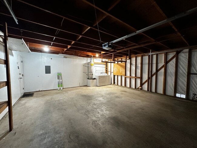 Building Photo - Single Story townhome, water/sewer paid by...