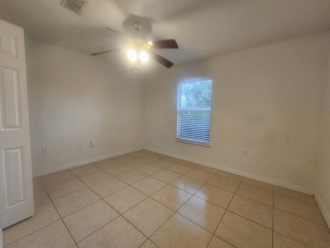 Building Photo - Beautiful 4-bed, 2-bath Home, with Functionality with Style,