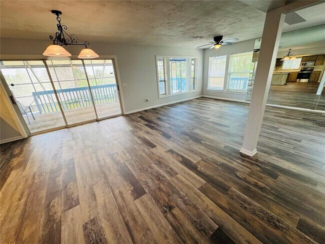 Building Photo - 9903 Bay Dr