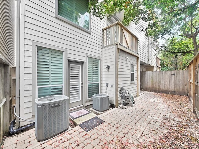 Building Photo - 503 Roy St