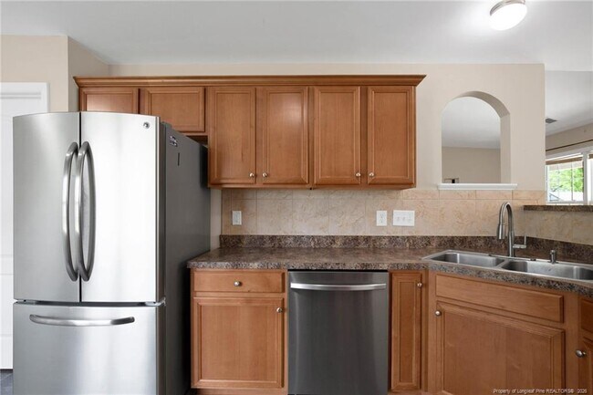 Building Photo - 672 Hogart St