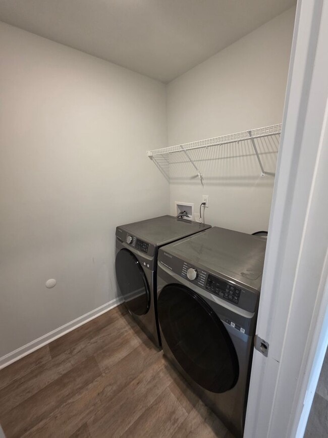 Building Photo - 3 BR 2 BA in Towne Pointe