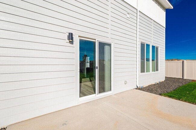 Building Photo - BRAND NEW 4 Bed 2.5 Bath Home