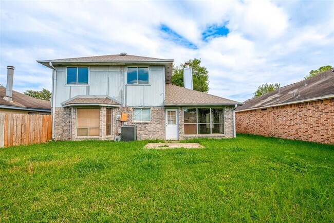 Building Photo - 2026 Sandy Knoll Dr