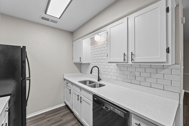 Building Photo - 1301 US-287