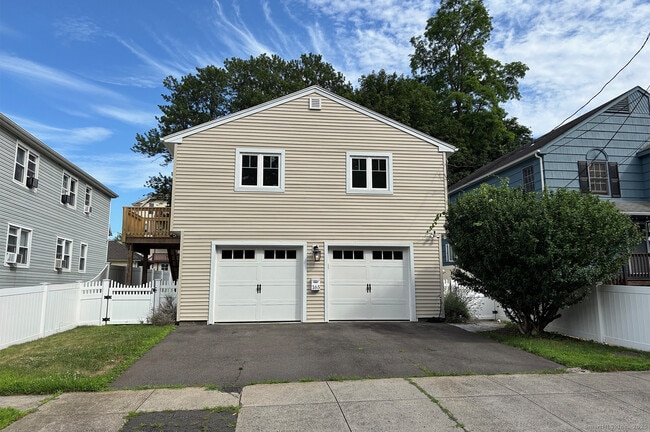 Building Photo - 165 Nordstrand Ave
