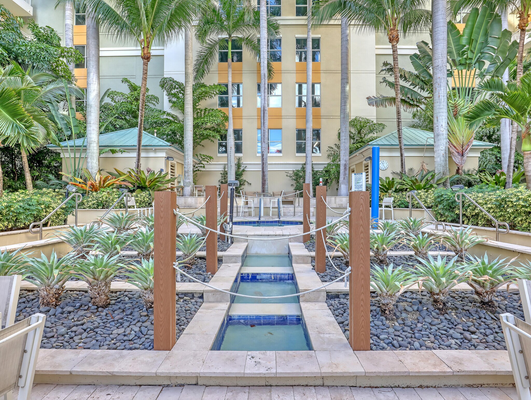 Building Photo - 700 E Boynton Beach Blvd