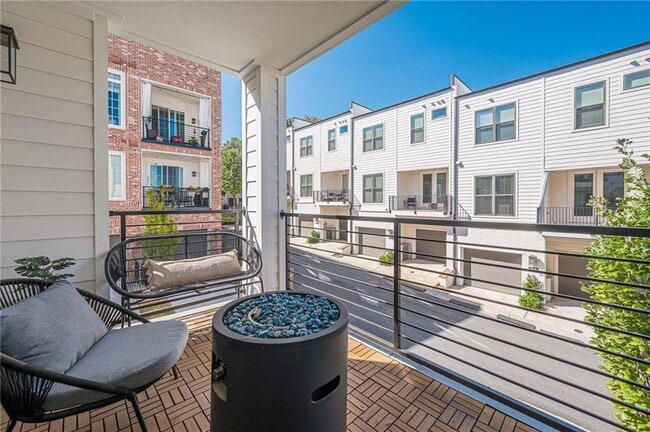 Building Photo - 515 Burton Dr