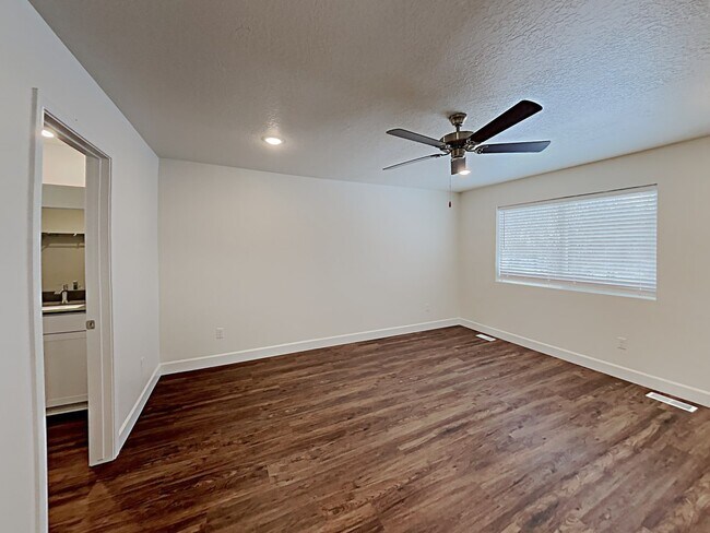 Building Photo - 1389 E Perelle Lane