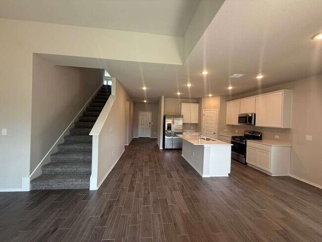 Building Photo - 4521 Bridal Veil Dr