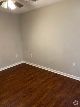 Building Photo - 1411 Collegiate Cir