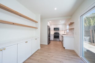 Building Photo - 680 Morro St