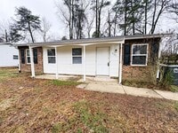 Building Photo - 3 Bedroom, 1.5 Bathroom Home in Greensboro!
