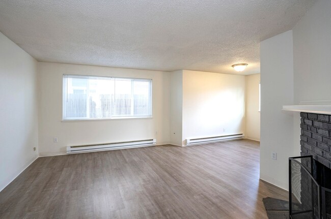 Building Photo - Charming Ground-Level 2-Bedroom Apartment ...