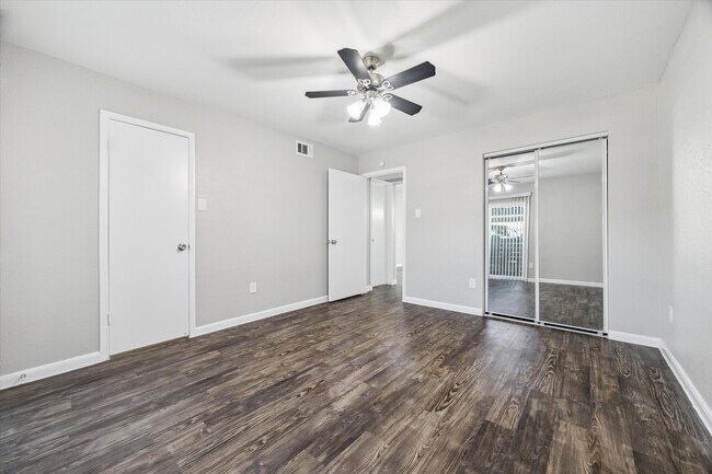 Building Photo - 3800 Sherwood Ln