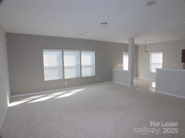 Building Photo - 10814 Derryrush Ave