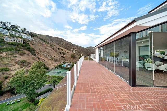 Building Photo - 343 Emerald Bay