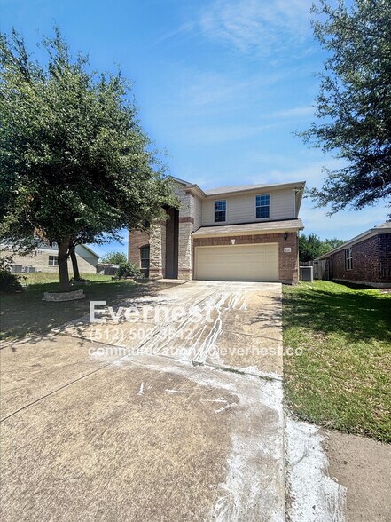 Building Photo - 4220 Rolling Water Dr