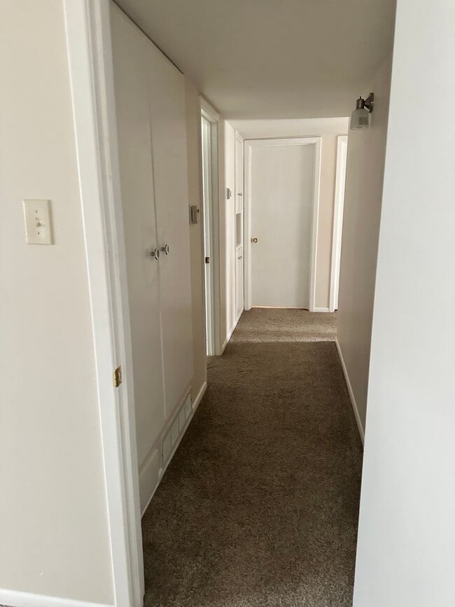 Building Photo - NE Property