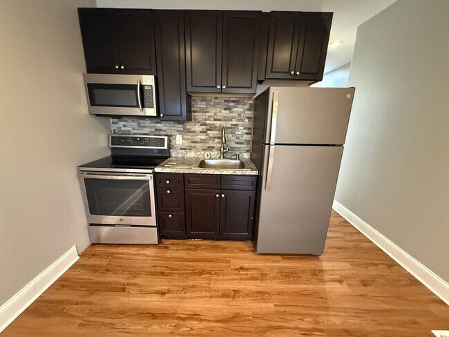 Building Photo - 5036 Sansom St