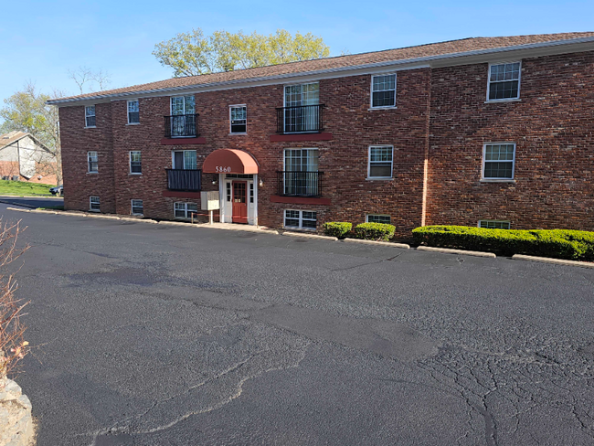 Building Photo - 5856 Highview Dr