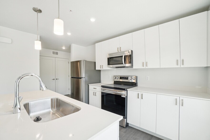 Building Photo - 1326 S 500 E