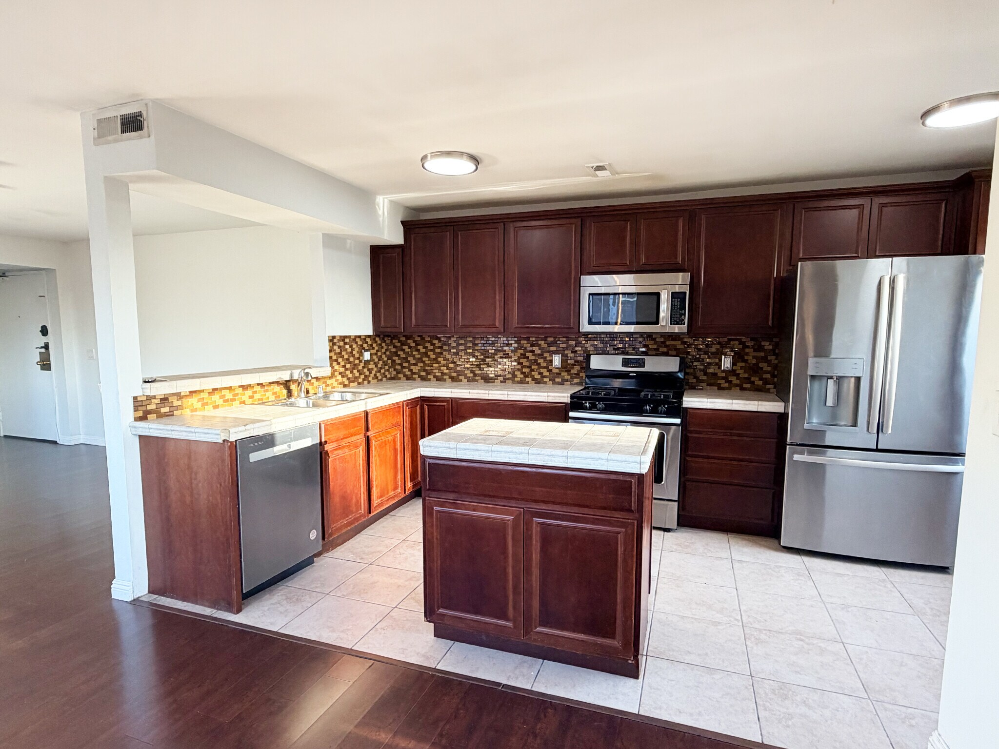 Building Photo - 7305 Milwood Ave