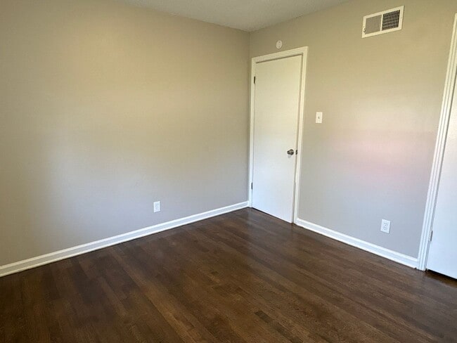 Building Photo - Updated 3 bedroom 1 Bath home - Open To Section 8