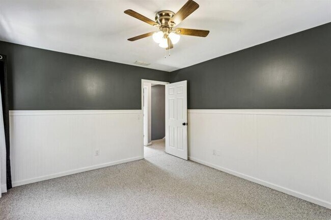 Building Photo - 4595 Stewart Reilly Dr