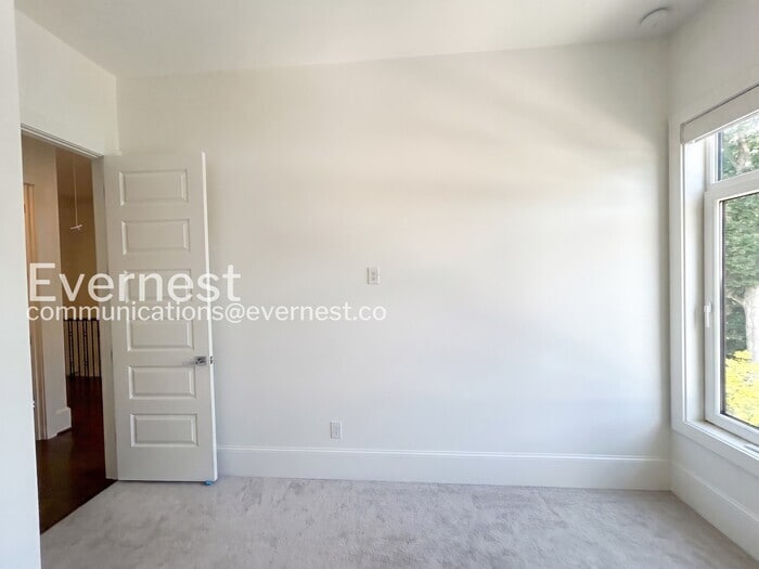 Building Photo - 1099 Briar Cove Cir