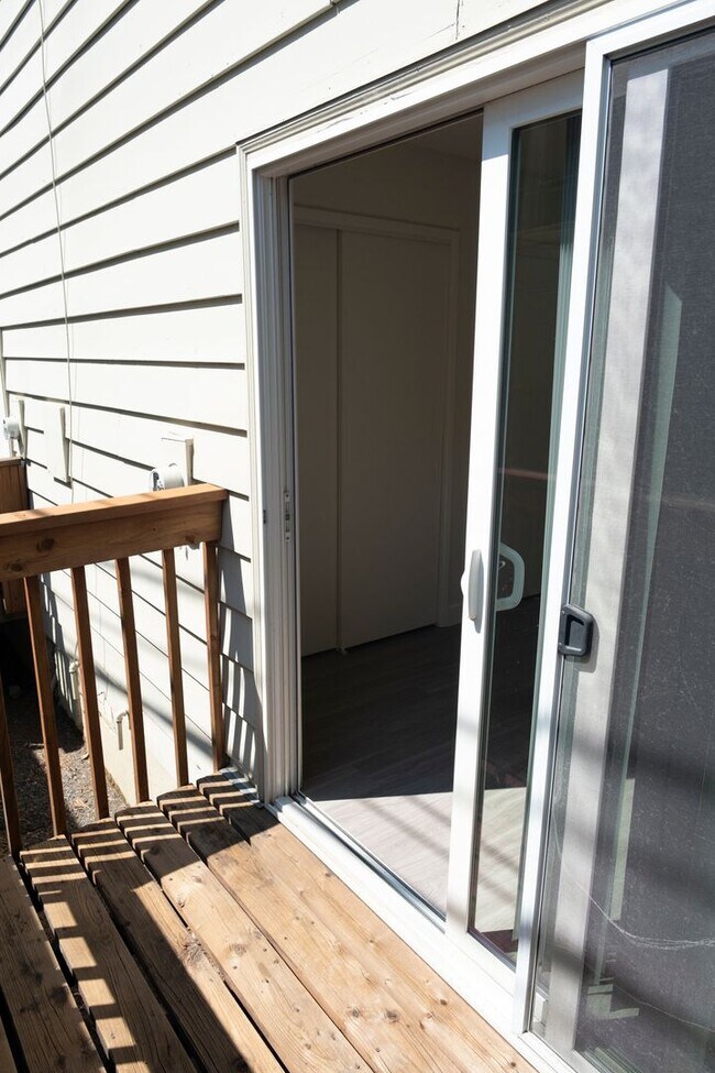 Building Photo - Stylish 1 Bedroom in the Heart of Irvington!