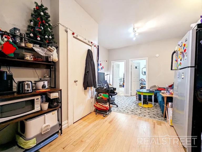 Building Photo - Utica Avenue