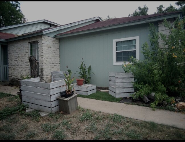 Building Photo - 7605 Woodstone Cove