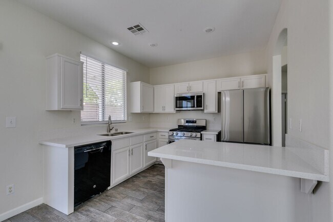 Building Photo - Beautifully updated 3-bedroom home offerin...