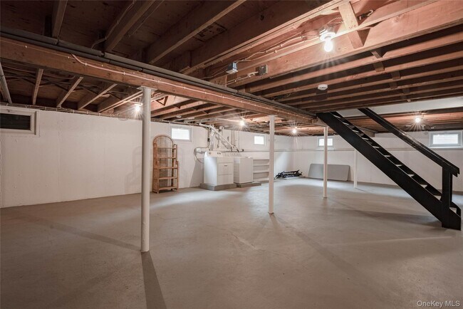 Building Photo - 17 Underhill Dr