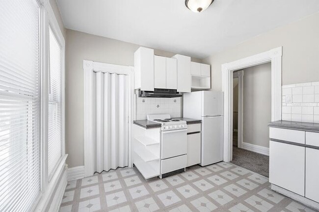 Building Photo - 71 Grand Ave