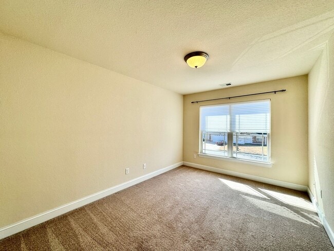 Building Photo - 4-Bedroom Home Ready 07-10-26!! Gourmet Kitchen - Fenced Backyard - Pet Friendly!