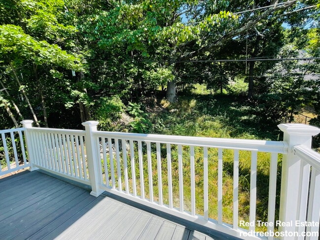 Building Photo - 187 Fellsway W