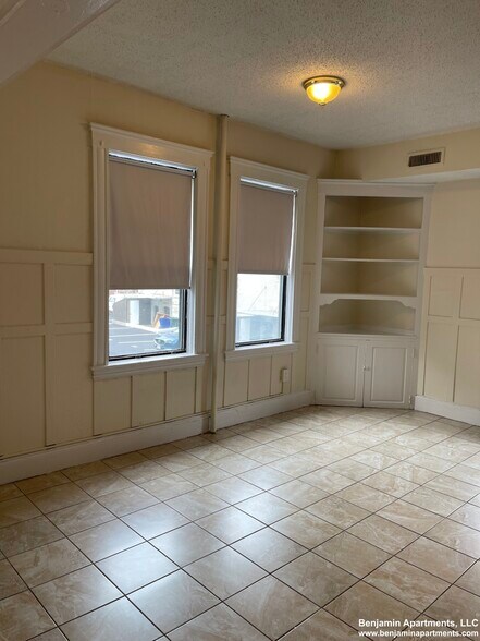 Building Photo - 1487 Beacon St