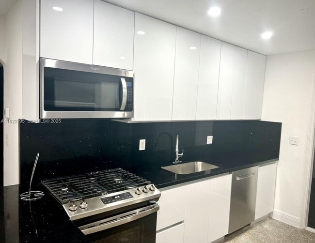 Building Photo - 3711 SW 58th Ave