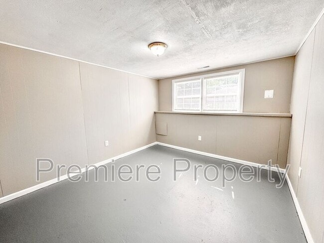 Building Photo - 11814 Fremont Ave