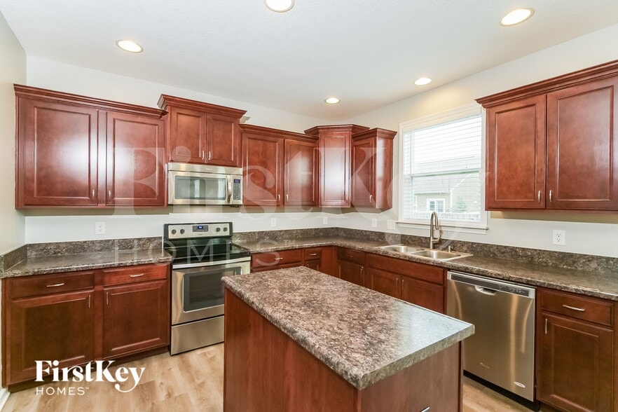 Building Photo - 5767 Blue Sky Dr