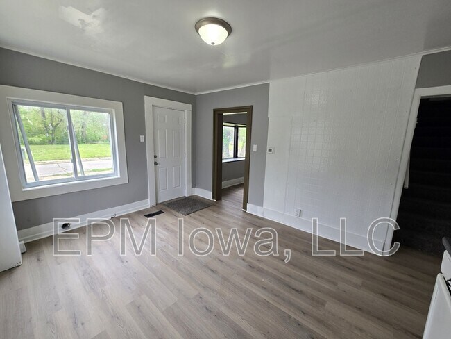 Building Photo - 508 Mobile St